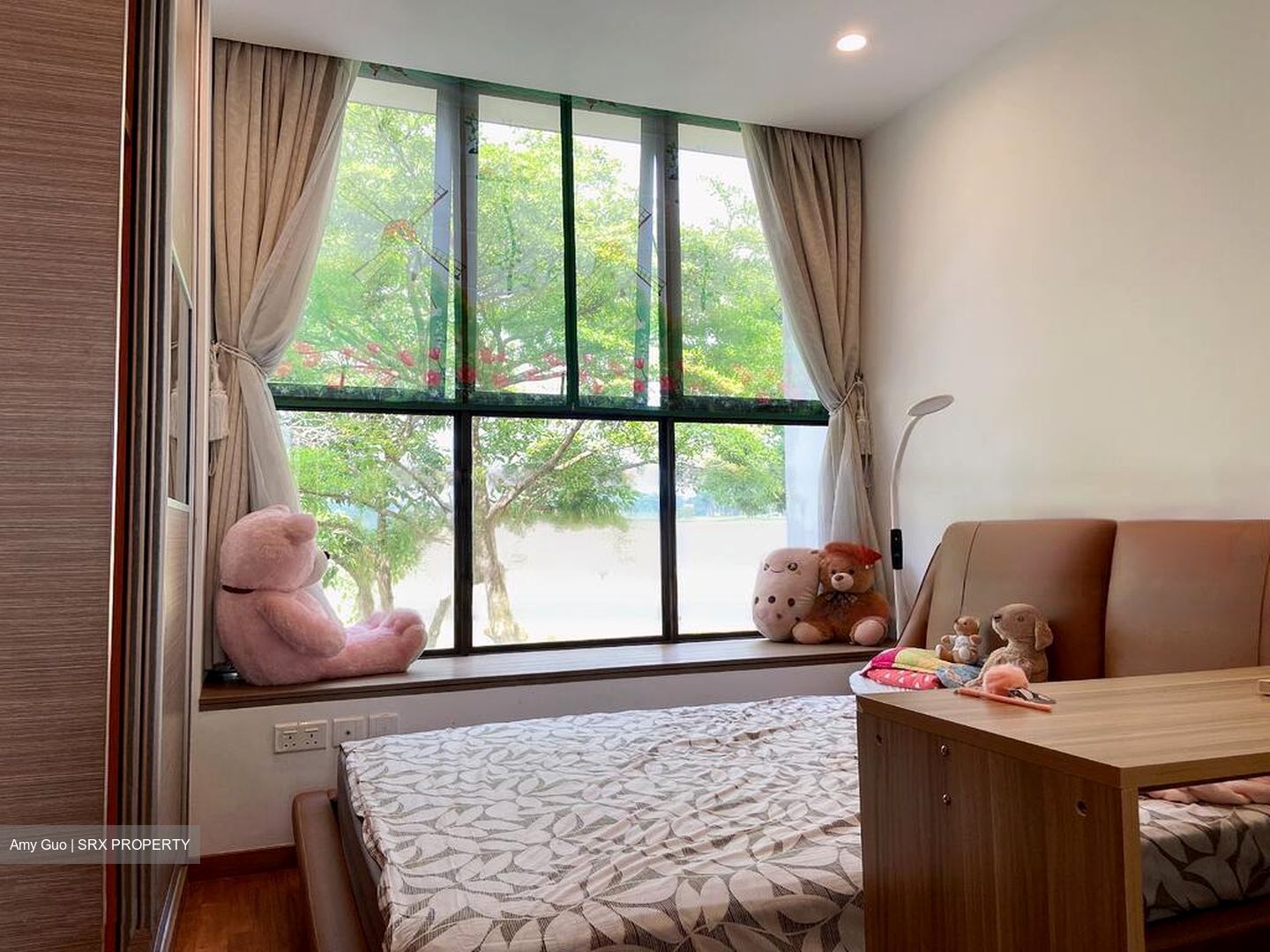 Holland Link (D10), Terrace #461060951